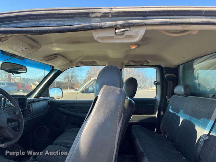 image for item MN9437 2006 Chevrolet Silverado 1500  Ext. Cab pickup truck