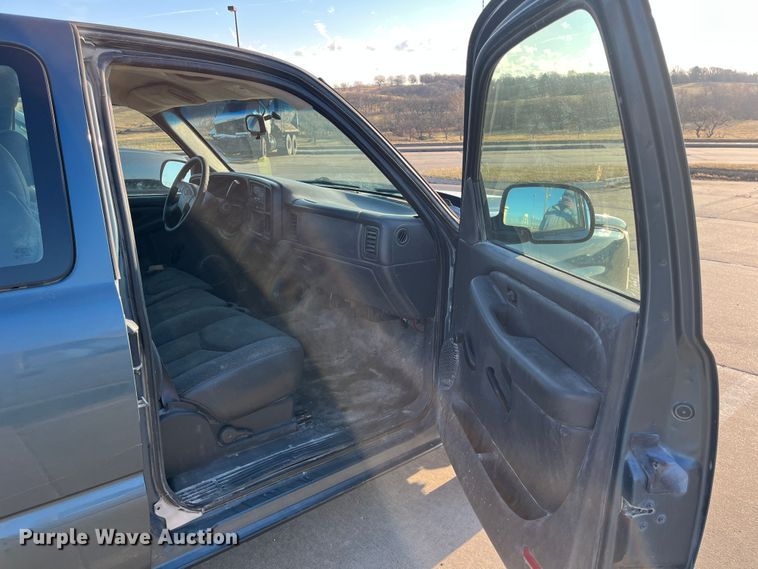 image for item MN9437 2006 Chevrolet Silverado 1500  Ext. Cab pickup truck