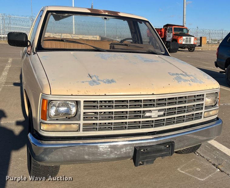 image for item MN9438 1988 Chevrolet 2500  pickup truck