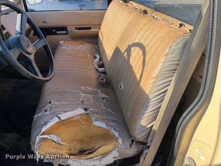 image for item MN9438 1988 Chevrolet 2500  pickup truck