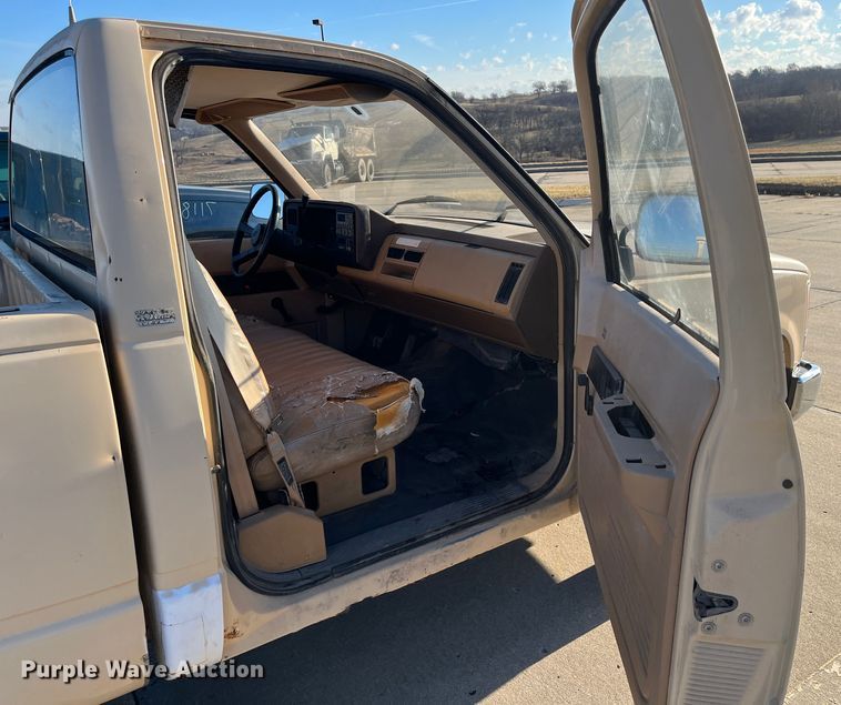 image for item MN9438 1988 Chevrolet 2500  pickup truck