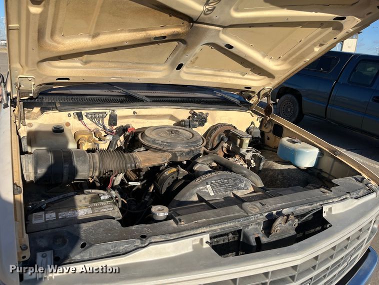 image for item MN9438 1988 Chevrolet 2500  pickup truck