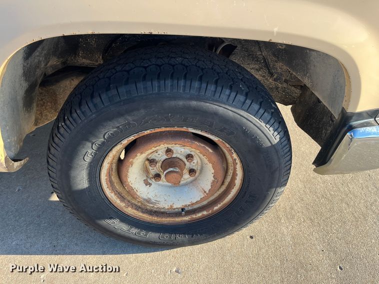 image for item MN9438 1988 Chevrolet 2500  pickup truck