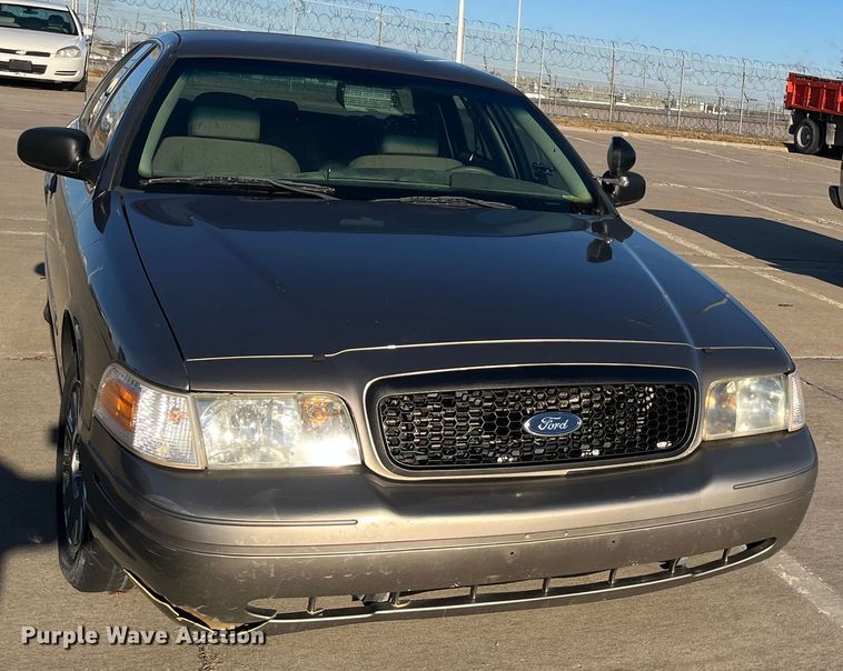 image for item MN9439 2005 Ford Crown Victoria Police Interceptor