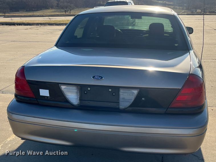 image for item MN9439 2005 Ford Crown Victoria Police Interceptor
