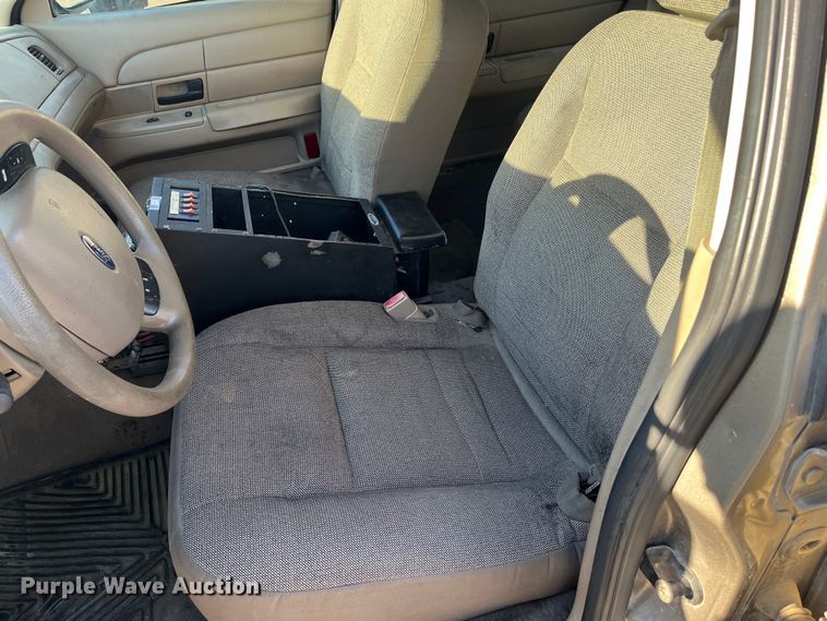 image for item MN9439 2005 Ford Crown Victoria Police Interceptor