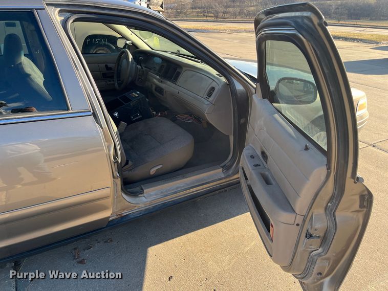 image for item MN9439 2005 Ford Crown Victoria Police Interceptor