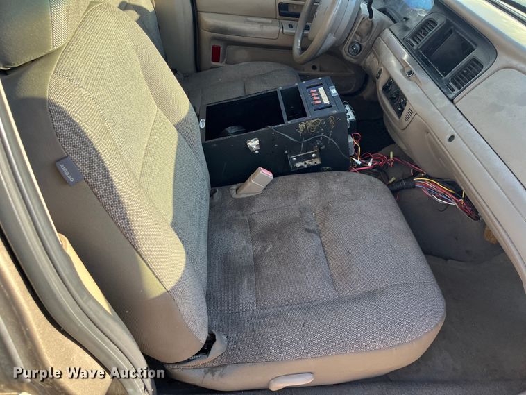 image for item MN9439 2005 Ford Crown Victoria Police Interceptor