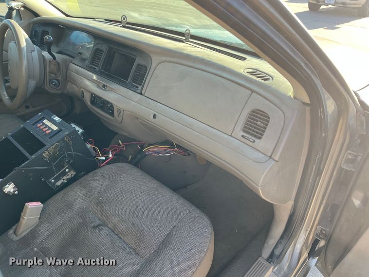 image for item MN9439 2005 Ford Crown Victoria Police Interceptor