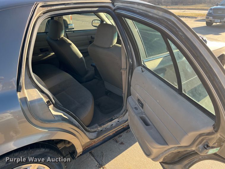 image for item MN9439 2005 Ford Crown Victoria Police Interceptor