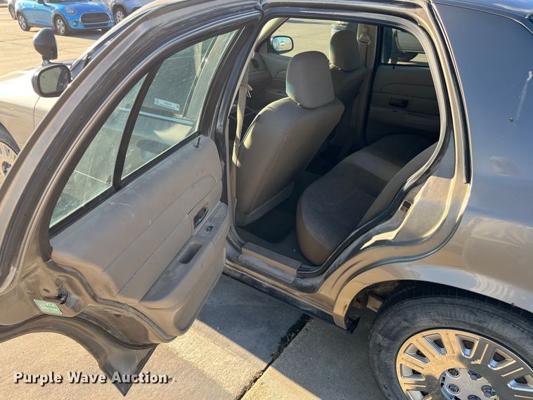 image for item MN9439 2005 Ford Crown Victoria Police Interceptor