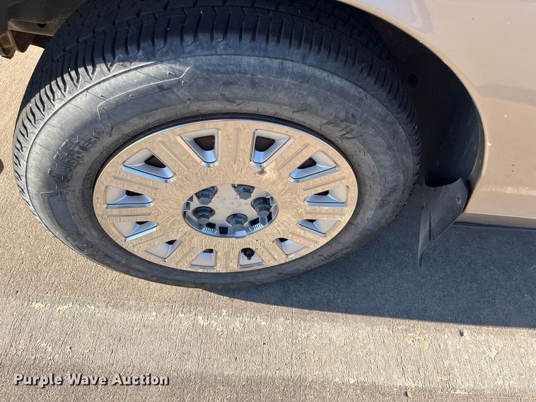 image for item MN9439 2005 Ford Crown Victoria Police Interceptor