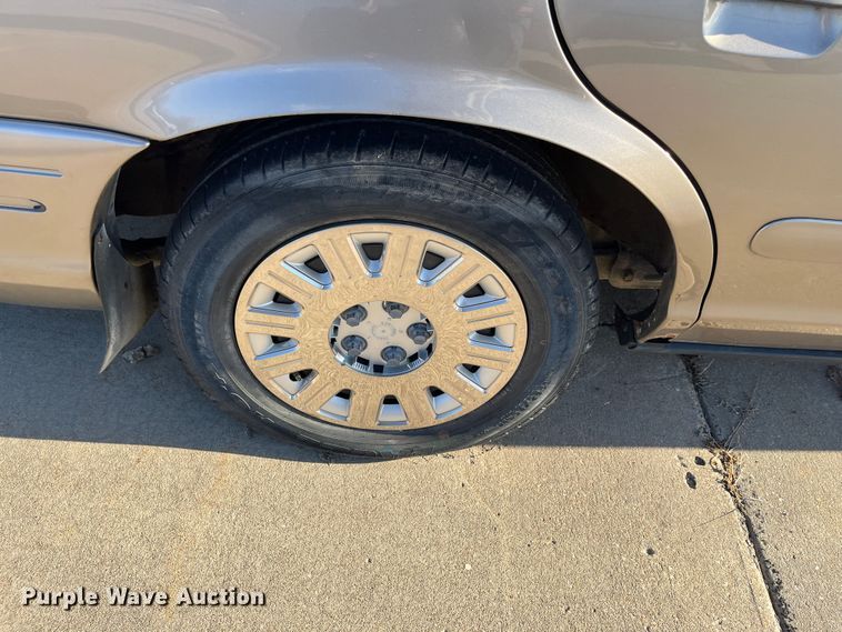 image for item MN9439 2005 Ford Crown Victoria Police Interceptor