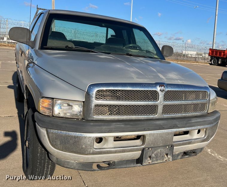 image for item MN9440 2001 Dodge Ram 1500  Club Cab pickup truck