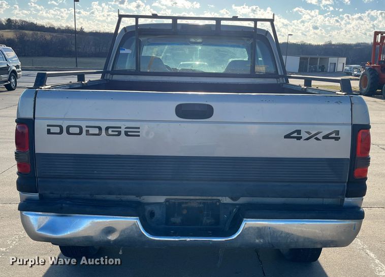 image for item MN9440 2001 Dodge Ram 1500  Club Cab pickup truck