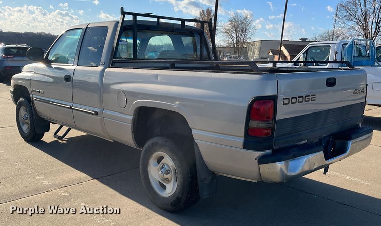 image for item MN9440 2001 Dodge Ram 1500  Club Cab pickup truck