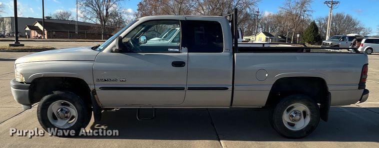 image for item MN9440 2001 Dodge Ram 1500  Club Cab pickup truck