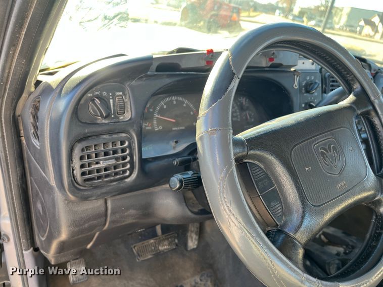 image for item MN9440 2001 Dodge Ram 1500  Club Cab pickup truck