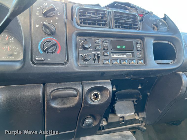 image for item MN9440 2001 Dodge Ram 1500  Club Cab pickup truck