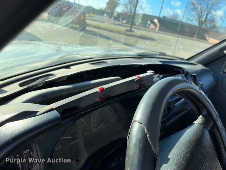 image for item MN9440 2001 Dodge Ram 1500  Club Cab pickup truck