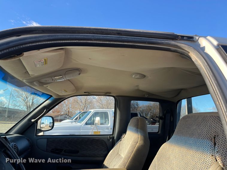 image for item MN9440 2001 Dodge Ram 1500  Club Cab pickup truck