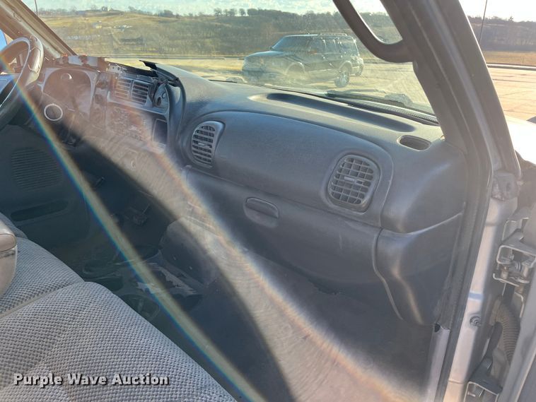 image for item MN9440 2001 Dodge Ram 1500  Club Cab pickup truck