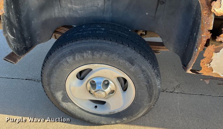 image for item MN9440 2001 Dodge Ram 1500  Club Cab pickup truck