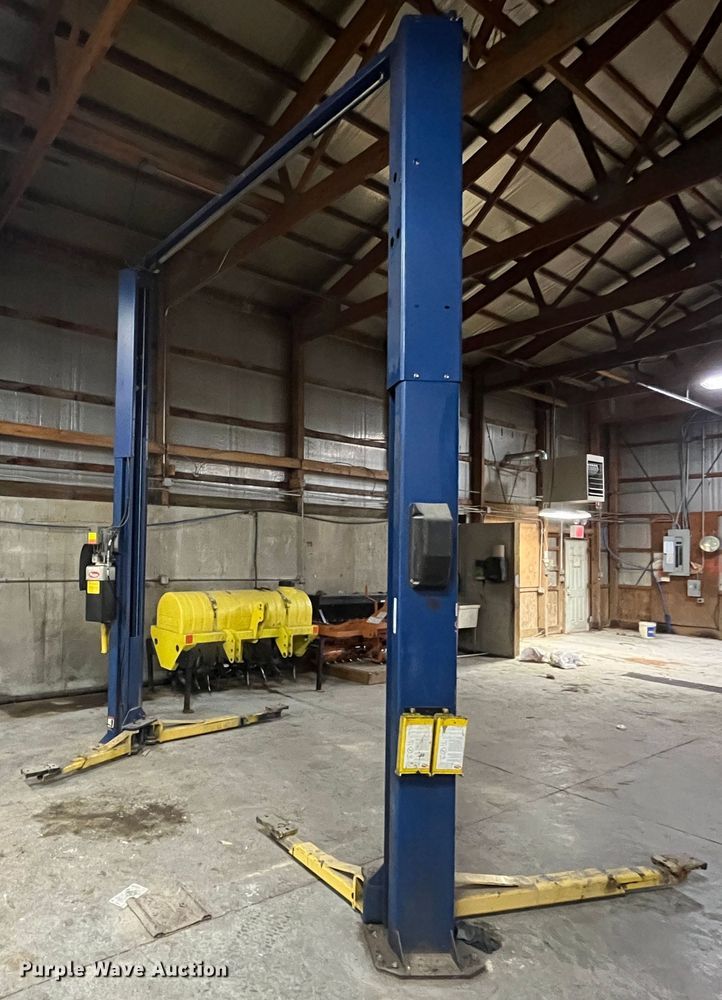 image for item MN9459 Rotary lift SPOA9A302  automotive lift