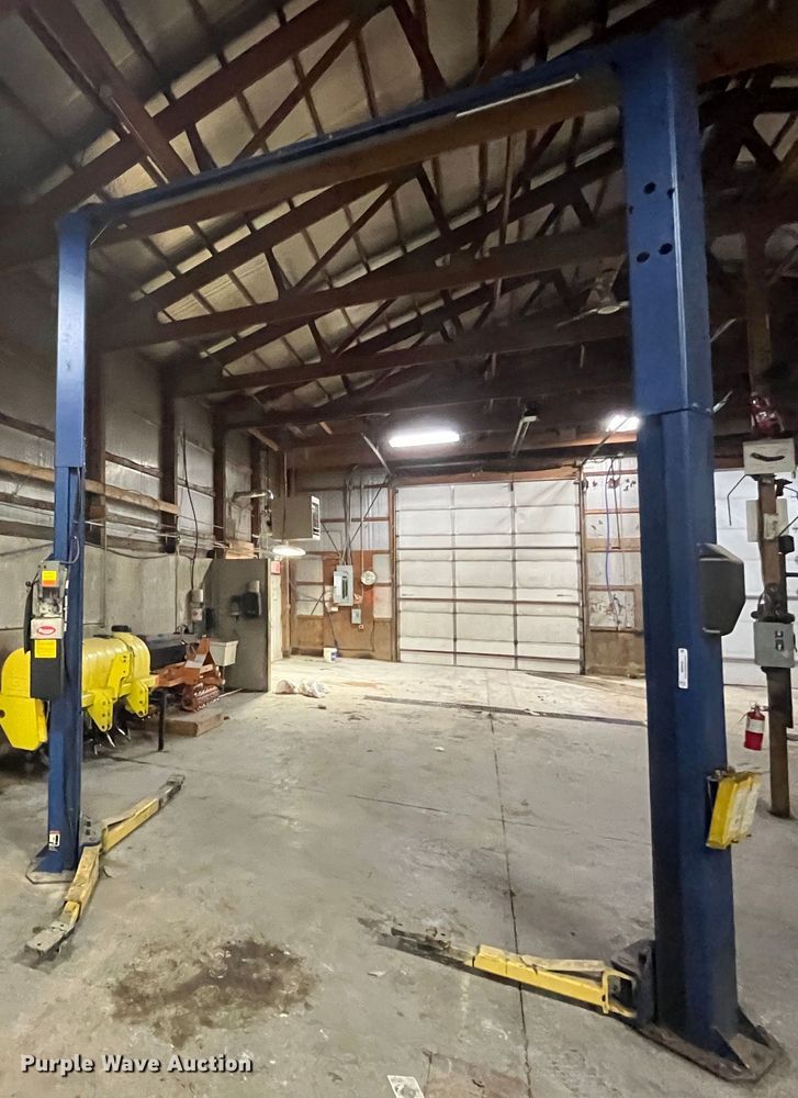 image for item MN9459 Rotary lift SPOA9A302  automotive lift