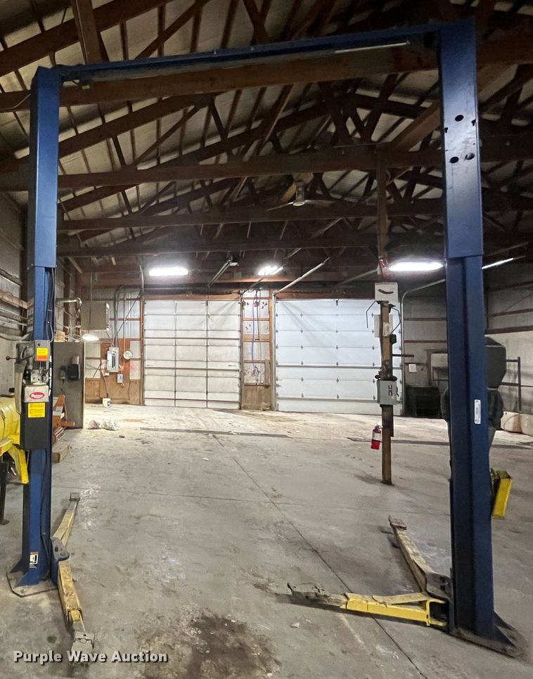 image for item MN9459 Rotary lift SPOA9A302  automotive lift