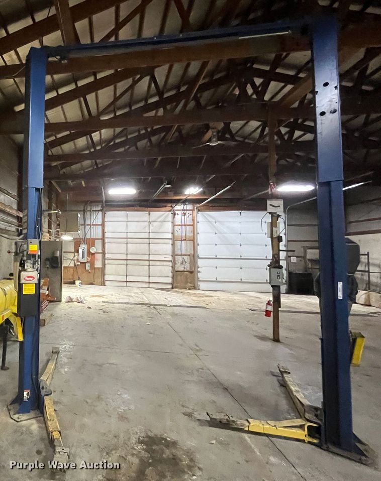 image for item MN9459 Rotary lift SPOA9A302  automotive lift