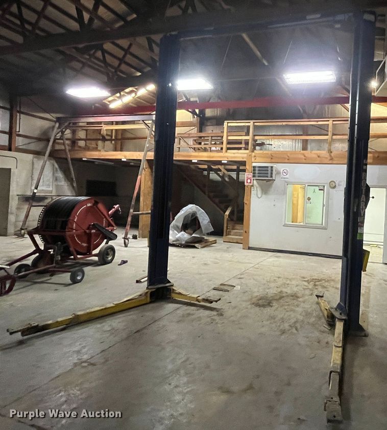 image for item MN9459 Rotary lift SPOA9A302  automotive lift