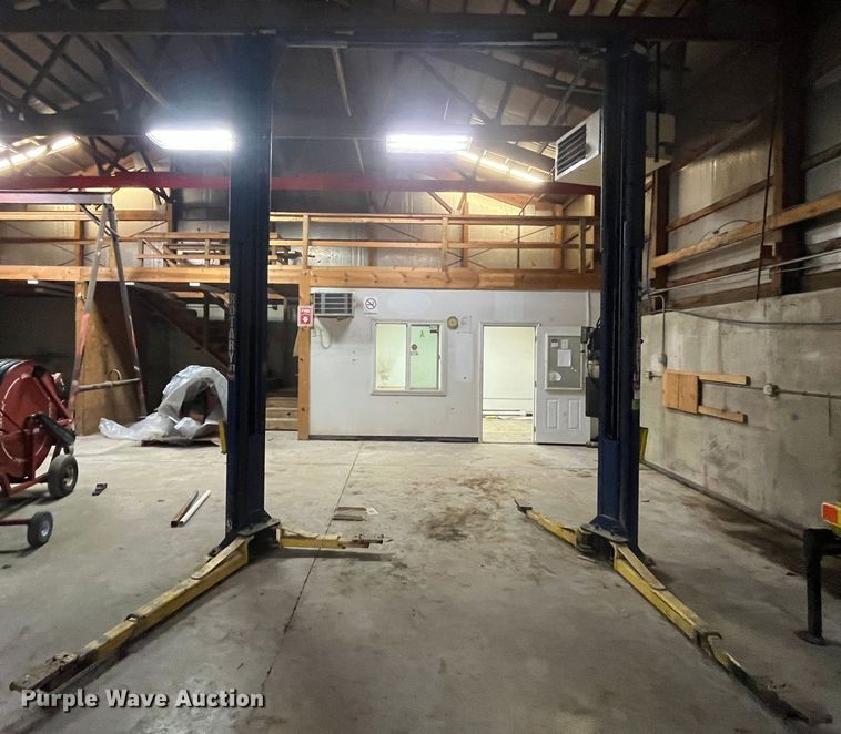 image for item MN9459 Rotary lift SPOA9A302  automotive lift