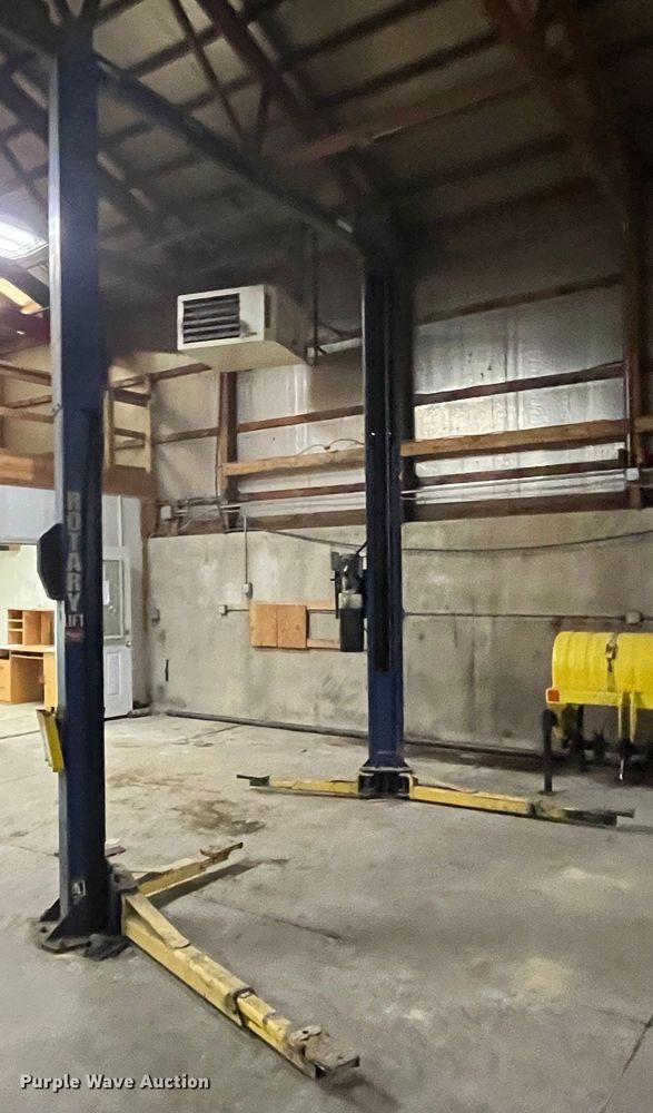 image for item MN9459 Rotary lift SPOA9A302  automotive lift