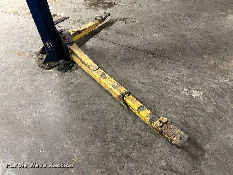 image for item MN9459 Rotary lift SPOA9A302  automotive lift