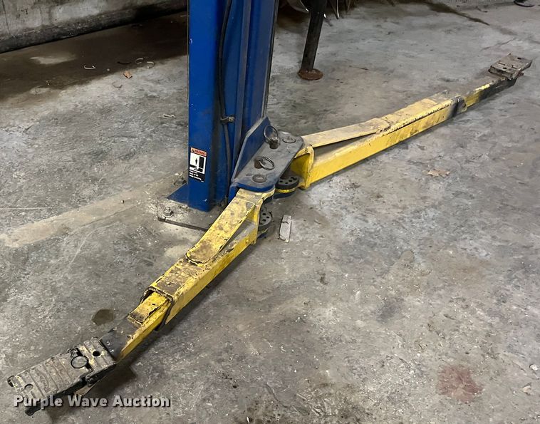 image for item MN9459 Rotary lift SPOA9A302  automotive lift