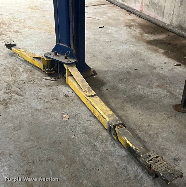 image for item MN9459 Rotary lift SPOA9A302  automotive lift