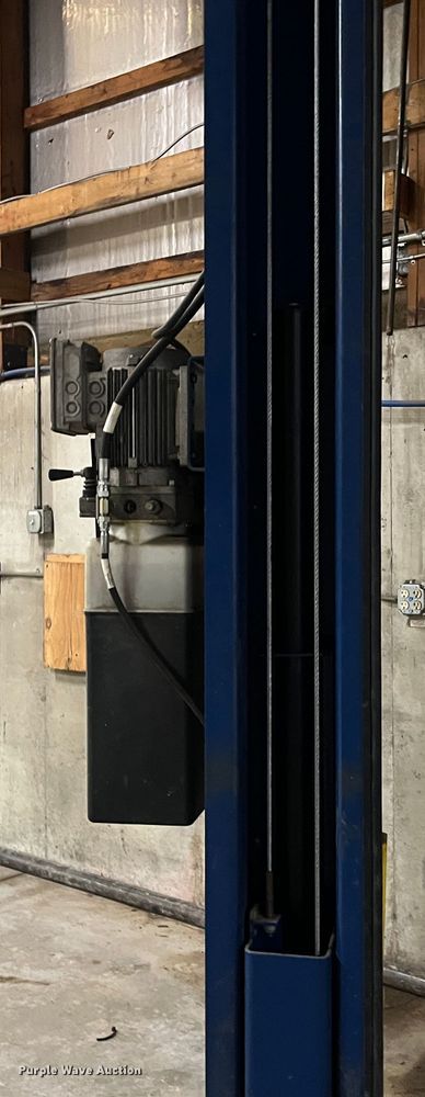 image for item MN9459 Rotary lift SPOA9A302  automotive lift