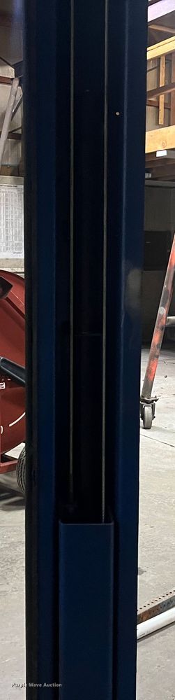 image for item MN9459 Rotary lift SPOA9A302  automotive lift