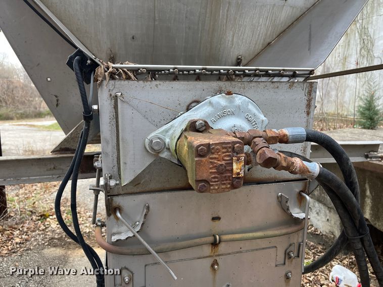 image for item MN9460 Warren  spreader