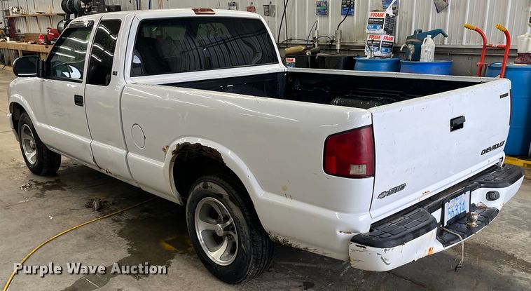 image for item MN9465 2001 Chevrolet S10  Ext. Cab pickup truck