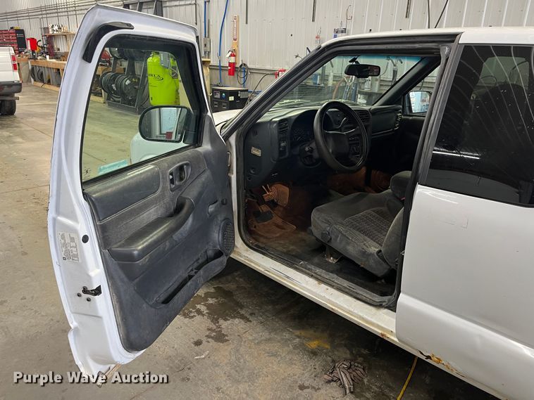 image for item MN9465 2001 Chevrolet S10  Ext. Cab pickup truck