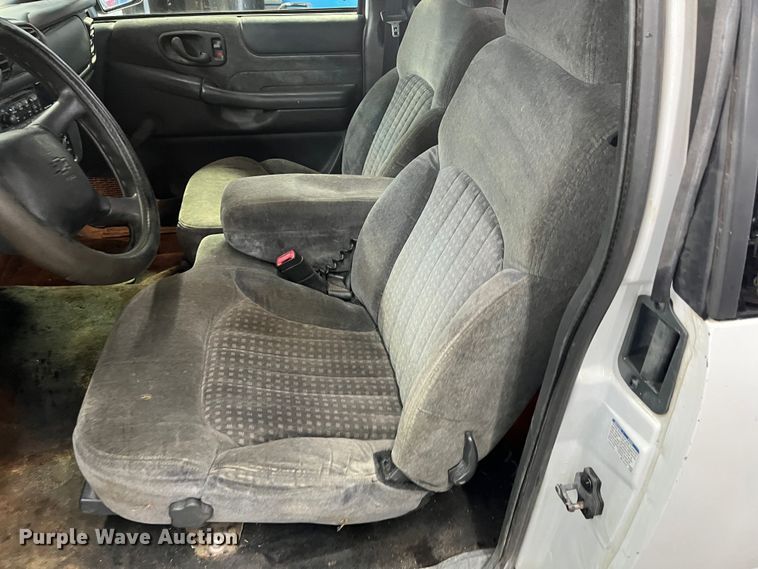 image for item MN9465 2001 Chevrolet S10  Ext. Cab pickup truck