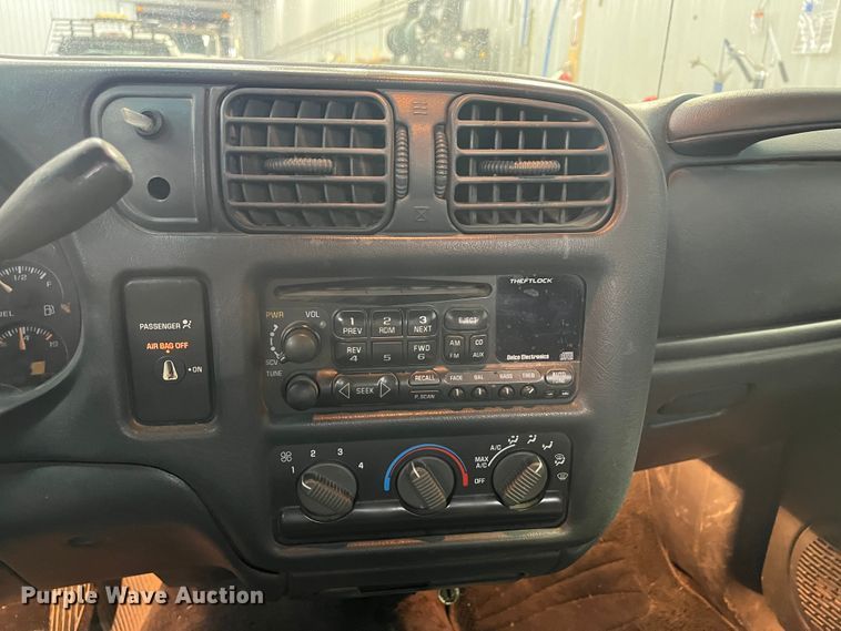 image for item MN9465 2001 Chevrolet S10  Ext. Cab pickup truck