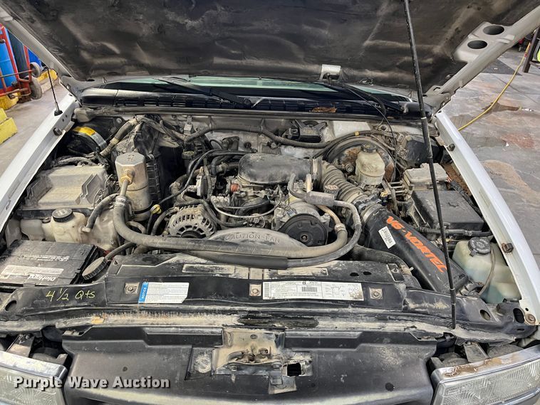 image for item MN9465 2001 Chevrolet S10  Ext. Cab pickup truck