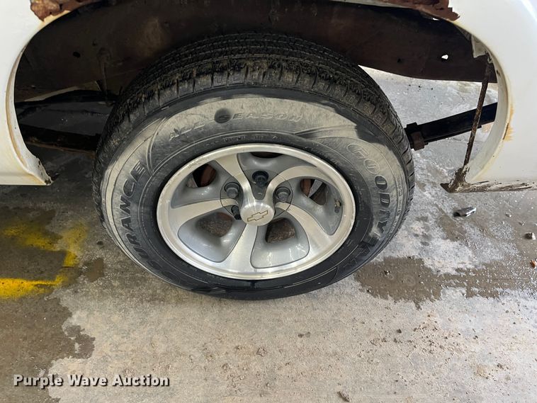 image for item MN9465 2001 Chevrolet S10  Ext. Cab pickup truck