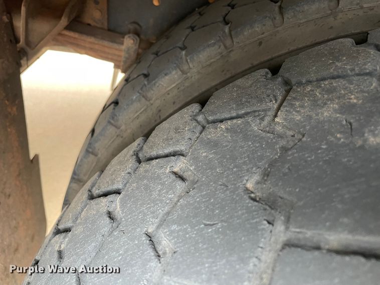 image for item MR9489 2006 Blue Bird  school bus