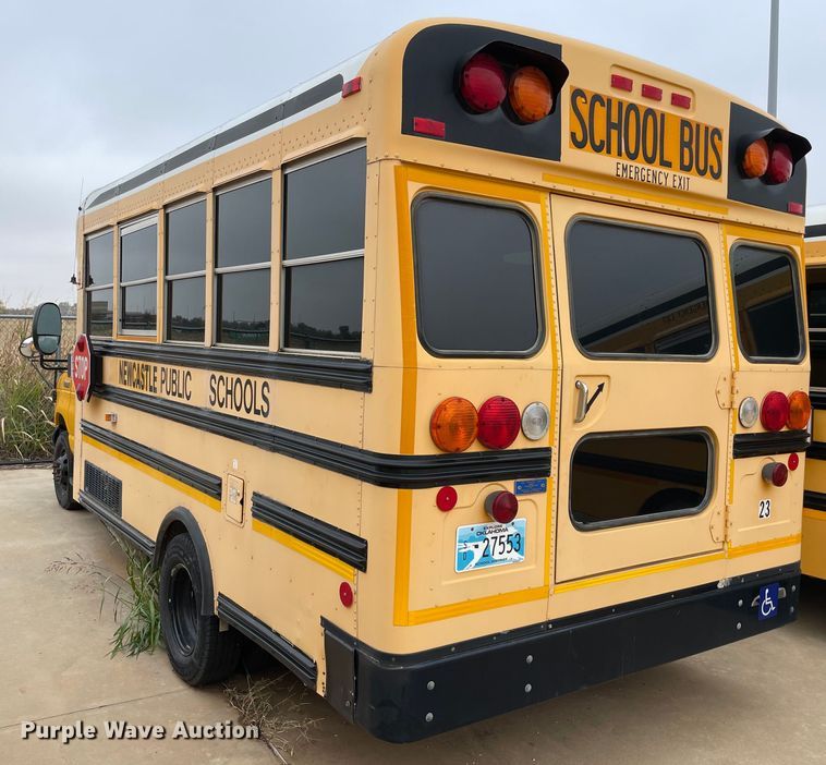 image for item MR9494 2007 Ford E450 Super Duty  school bus