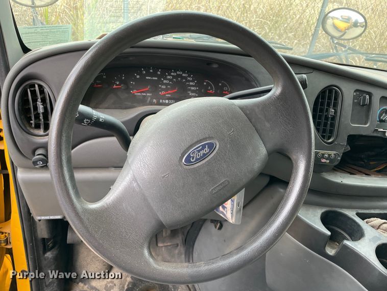 image for item MR9494 2007 Ford E450 Super Duty  school bus