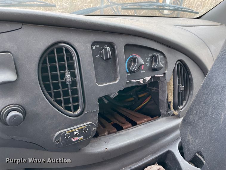 image for item MR9494 2007 Ford E450 Super Duty  school bus